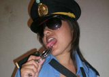 policia con ganas de cachearte